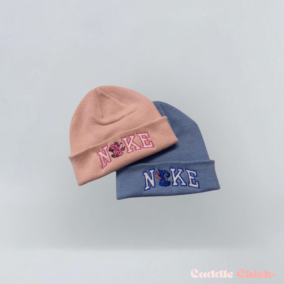 Páros hímzett sapkák rózsaszín és kék űrlény mintával – aranyos matchy ajándék pároknak