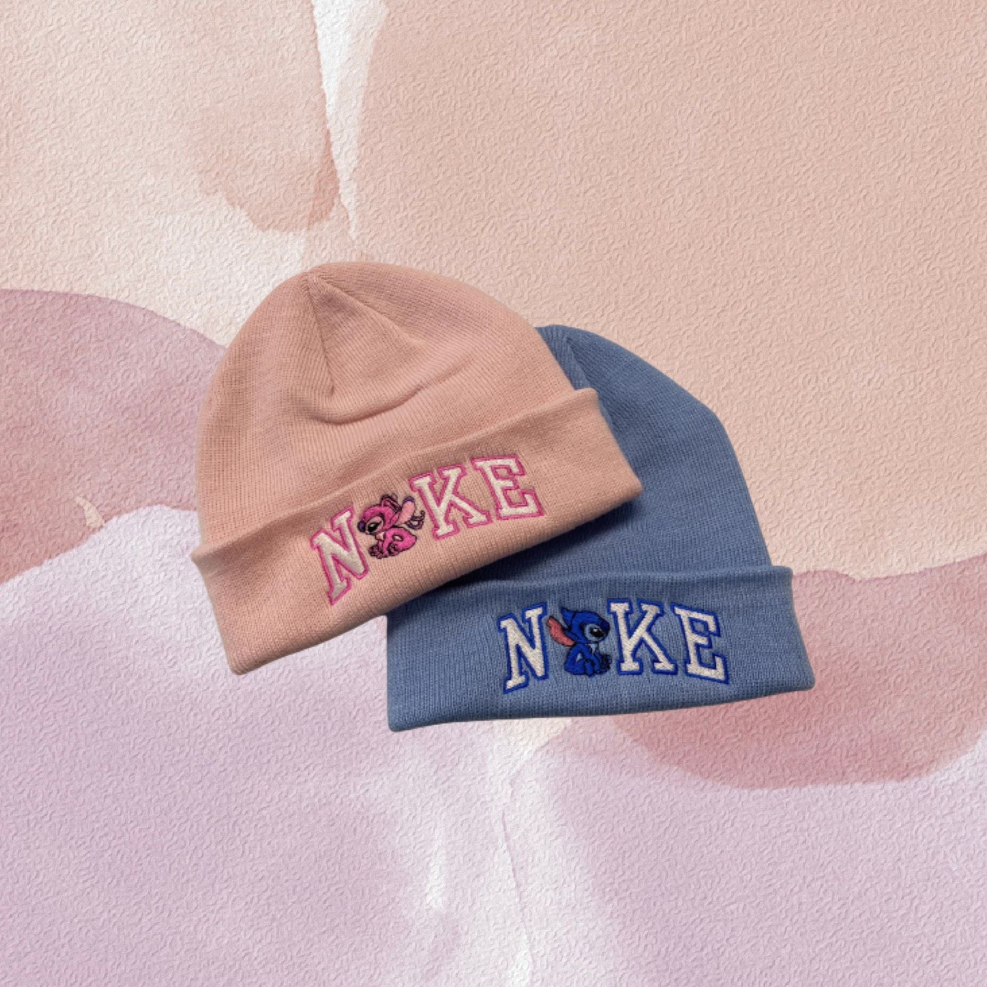 Páros hímzett sapkák rózsaszín és kék űrlény mintával – stílusos matchy ajándék szerelmes pároknak