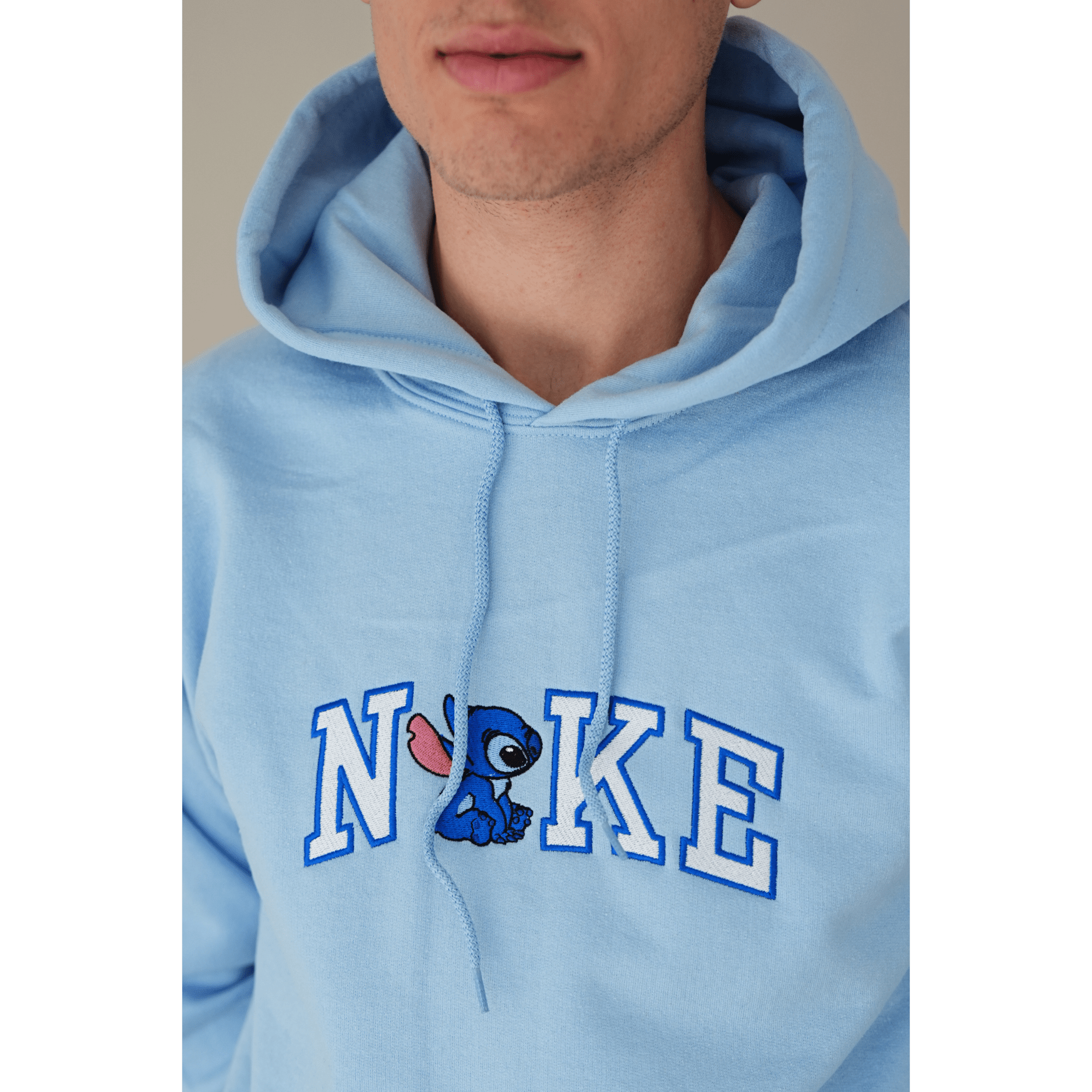 Kék hímzett pulóver fehér betűkkel és kék űrlény fiú mintával – prémium páros pulcsi ajándék pároknak