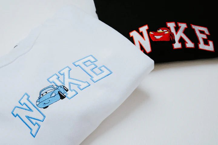 Páros hímzett pulóverek autó mintával – fekete és fehér matchy pulcsi ajándék szerelmes pároknak